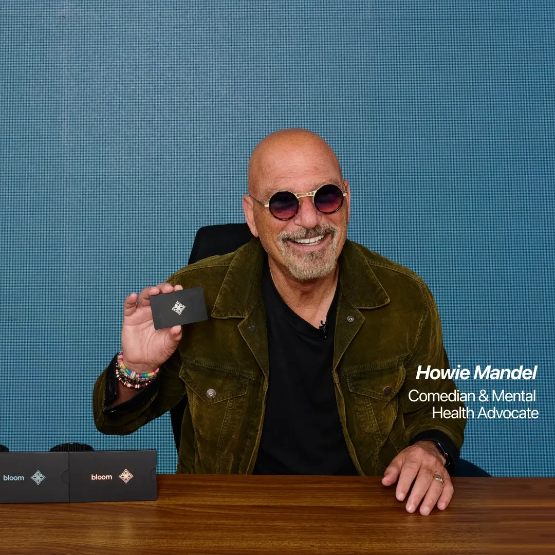 Howie Mandel holding the Bloom Card